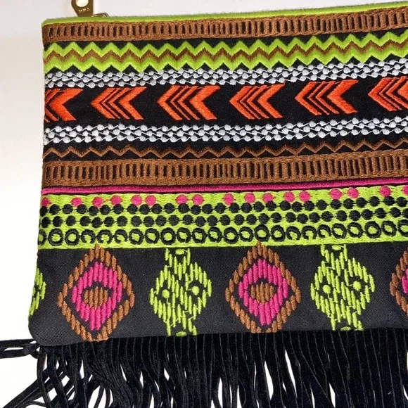 NWT Shiraleah Chicago Embroidered fringe clutch Colorful Southwestern Pattern - Picture 3 of 14